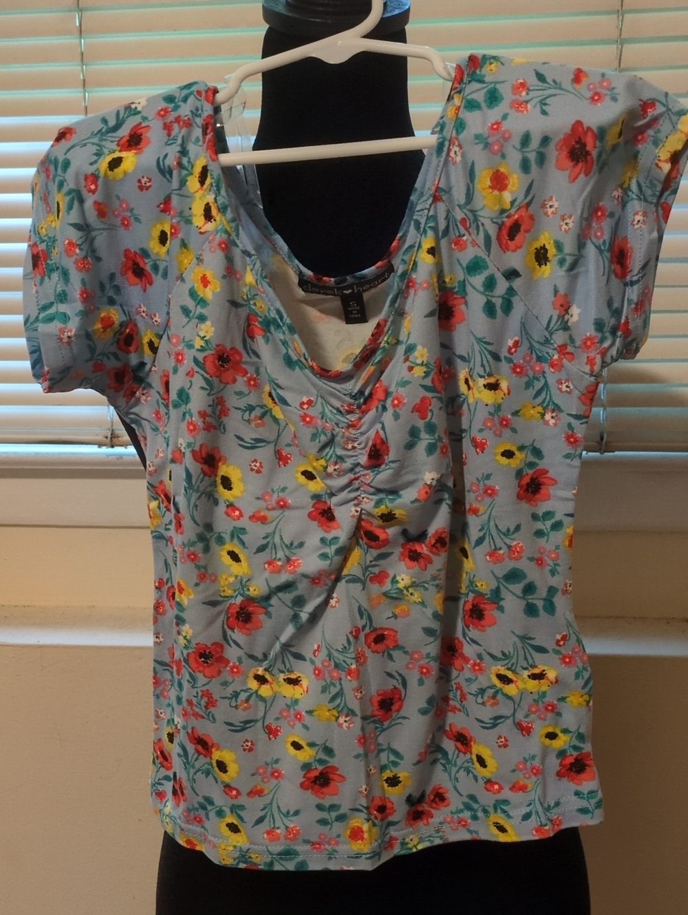 Derek Heart 2 Floral Short-Sleeve Ruched Front V-Neck Top Blue/Yellow S